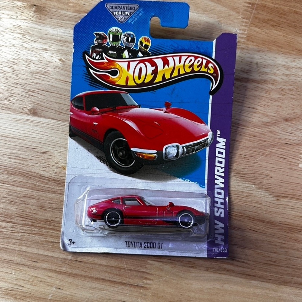 Hot Wheels 2013 HW Showroom Toyota 2000 GT Red 176/250 X1844 JDM Diecast